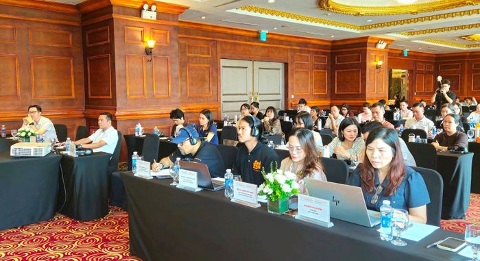 Quang cảnh buổi tập huấn về Tiêu chuẩn quốc tế về trợ tử nhân đạo cho chó, mèo ngày 18-9. Ảnh: Ánh Dương