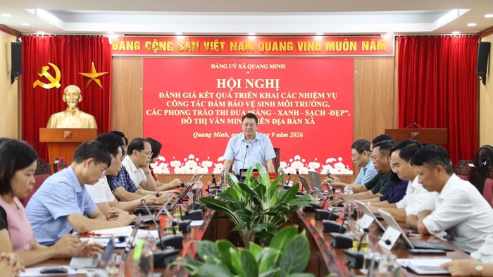 Bí thư Đảng ủy xã Quang Minh Hoàng Anh Tuấn phát biểu tại hội nghị. Ảnh: PV