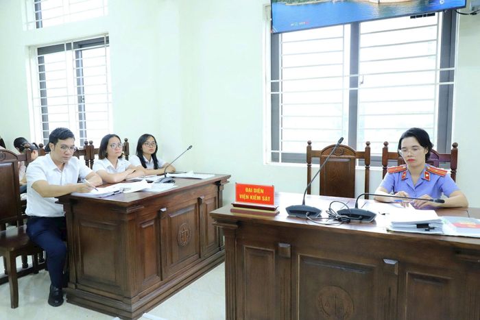 Tòa án nhân dân khu vực 6 - Hà Nội xét xử tội “Gian lận bảo hiểm xã hội” theo Điều 214 Bộ luật Hình sự. Ảnh: BHXH HN