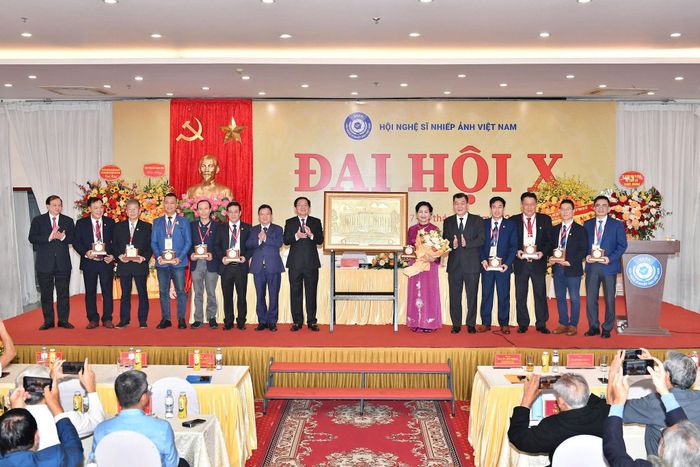 Đại hội Hội Nghệ sĩ nhiếp ảnh Việt Nam khóa X, nhiệm kỳ 2026-2031 thành công tốt đẹp. Ảnh: Ban tổ chức