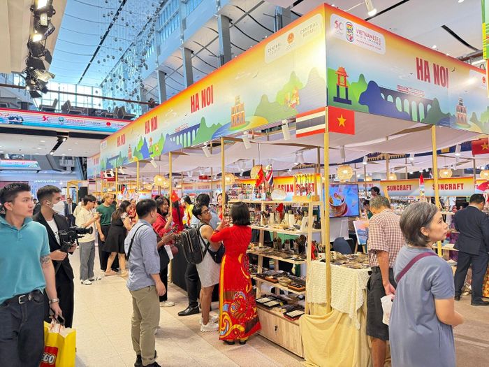 Khu gian hàng Hà Nội tại Tuần lễ hàng Việt Nam tại Thái Lan 2026.