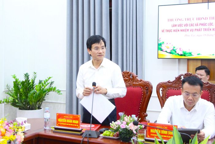 Bí thư Đảng ủy, Chủ tịch HĐND xã Phúc Thọ Nguyễn Doãn Hoàn báo cáo tại buổi làm việc. Ảnh: TT