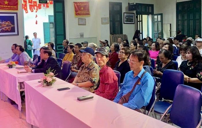 Các văn nghệ sĩ Thủ đô tham dự Ngày Sân khấu Việt Nam. Ảnh: Bùi Diễm