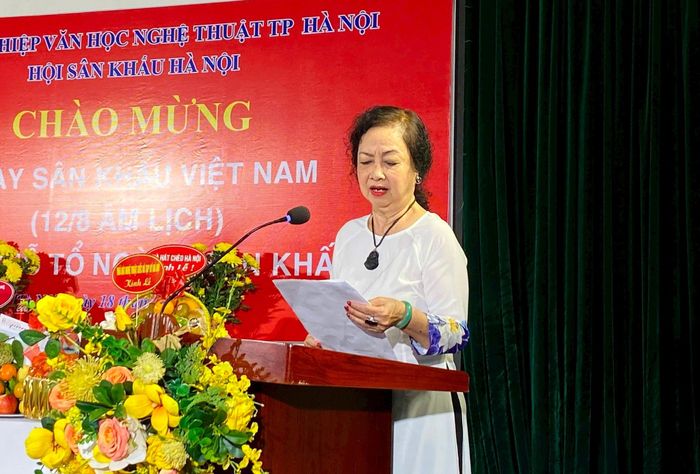 NSND Trần Thị Mai Hương, Phó Chủ tịch Hội Sân khấu Hà Nội phát biểu. Ảnh: Hương Phạm