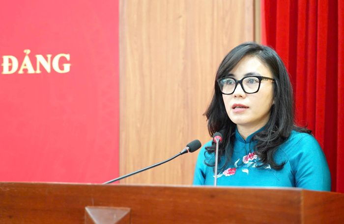 Hiệu trưởng Trường THPT Quang Minh Đào Thị Phương Lan. Ảnh: PV