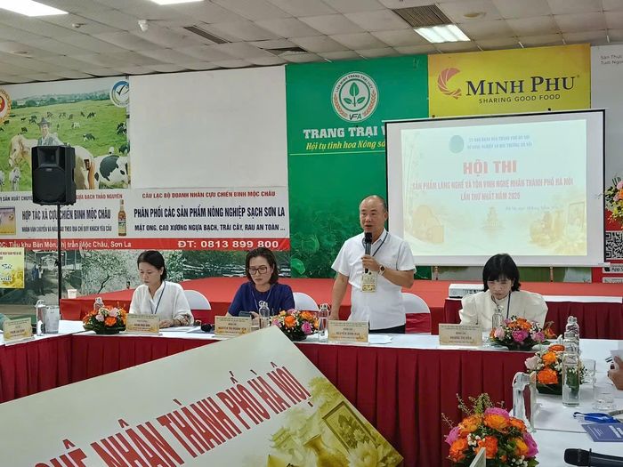 Phó Giám đốc Sở Nông nghiệp và Môi trường Hà Nội Nguyễn Đình Hoa phát biểu tại hội nghị.