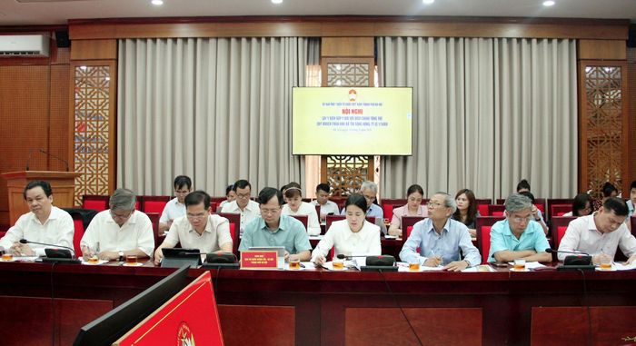 Các chuyên gia, nhà khoa học, đại biểu tham dự góp ý. Ảnh: Lê Phương