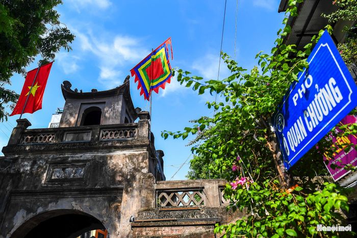 Ô Quan Chưởng được xây dựng vào năm Cảnh Hưng thứ 10 (1749). Công trình đã được đại tu vào các năm Cảnh Hưng 46 (1785), năm Gia Long thứ 3 (1804) và năm Gia Long 16 (1817).