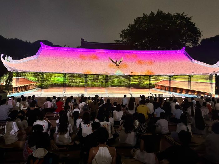 Bộ phim 3D mapping được trình chiếu tại khu Nhà Thái Học. Ảnh: Hoàng Quyên