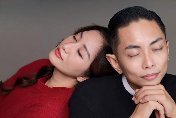 Năm 2022, sau khoảng 13 năm hẹn hò, Khánh Thi và Phan Hiển quyết định tổ chức đám cưới. Hôn lễ diễn ra ngày 22/12 tại TP.HCM, với sự tham dự của đông đảo người thân, bạn bè và đồng nghiệp. Đặc biệt, hai con Kubi và Anna cũng góp mặt trong ngày trọng đại của bố mẹ.