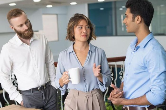 Dù thu nhập của mình cao hay thấp, việc chủ động công khai quá nhiều thông tin về lương, thưởng cũng có thể tạo ra những hệ quả không mong muốn. Ảnh minh họa