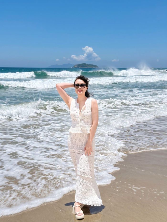 Hiện tại, nghệ sĩ Vân Dung sống bình yên bên những người thân yêu. Ở tuổi 51, chị vẫn giữ được vẻ ngoài trẻ trung, rạng rỡ và vóc dáng thon gọn. Vân Dung cũng khiến phụ nữ đáng nể vì có cuộc sống giàu sang. Với sức làm việc bền bỉ, Vân Dung hiện tại sở hữu khối tài sản khiến nhiều người ngưỡng mộ.