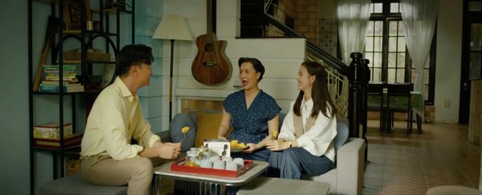 Trái lại, bà khá cởi mở với Tùng (Trọng Lân) - người có tiền và địa vị. Sự đối lập này khiến bộ phận khán giả cho rằng nhân vật quá thực dụng, thậm chí phủ nhận những ân tình mà gia đình Khánh từng dành cho mình.Trên mạng xã hội, nhiều ý kiến chỉ trích bà Ngọc: "Bà Ngọc thật tráo trở", "Bà Ngọc là người vô ơn", "Sao giờ bà Ngọc nói câu nào lại thấy ghét câu ấy vậy"... Tuy nhiên, khán giả vẫn đánh giá cao diễn xuất của Vân Dung.