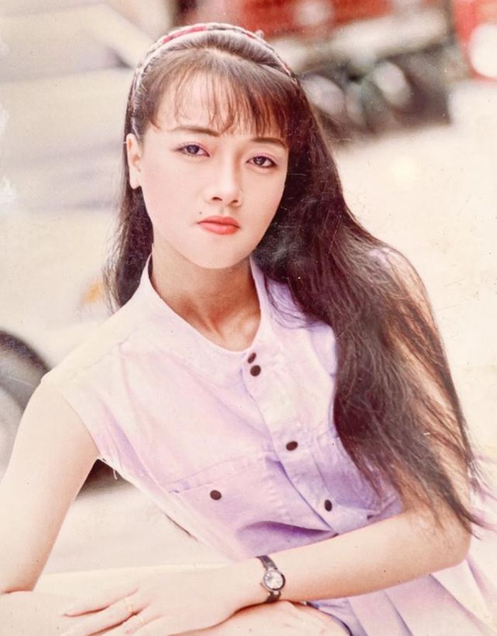 Điều ít ai biết là nữ nghệ sĩ hài Vân Dung từng tham gia cuộc thi Hoa hậu Việt Nam năm 1992. Ở sân chơi này, cô lọt top 15 chung cuộc. Thi nhan sắc chỉ là cuộc dạo chơi tuổi trẻ của Vân Dung nên Hoa hậu Việt Nam là cuộc thi sắc đẹp đầu tiên và duy nhất mà cô tham gia.