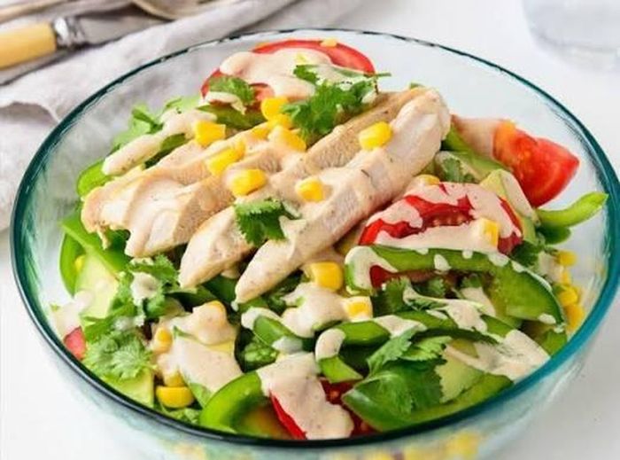 Với món salad ức gà thơm ngon này, bạn không chỉ cung cấp cho cơ thể những dưỡng chất cần thiết mà còn tạo ra những bữa ăn thanh mát, nhẹ nhàng mà không chán.