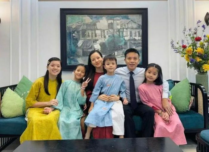 Hình ảnh gia đình được MC Minh Trang chia sẻ trên trang cá nhân trước khi thông báo ly hôn.