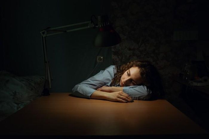 So với nhóm người bình thường, những người kiệt sức mãn tính có nguy cơ mắc triệu chứng trầm cảm cao gấp 3 lần và nguy cơ gặp rắc rối về trí nhớ cũng như lo âu cao gấp 2 lần. Ảnh minh họa: Nikita Kleyman/Pexels