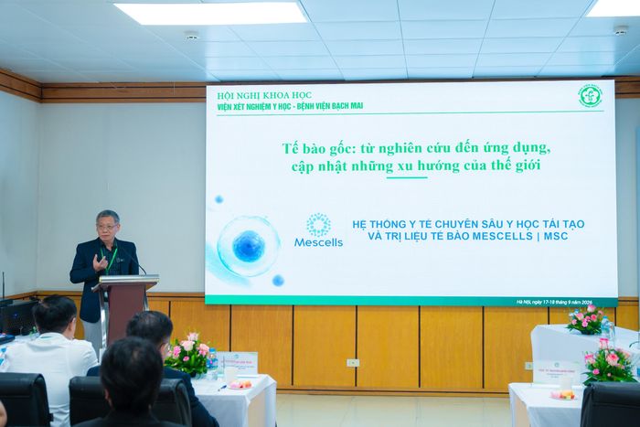 PGS.TS Nguyễn Đặng Dũng, Chủ nhiệm Bộ môn Miễn dịch (Học viện Quân Y) báo cáo. Ảnh: Khánh Linh