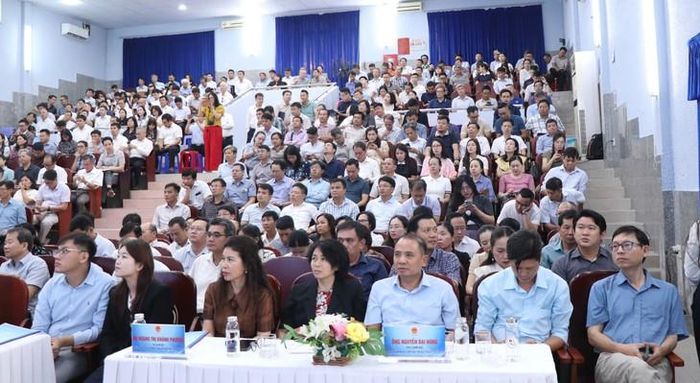 Đại diện nhiều cơ quan thuộc Bộ Y tế, bệnh viện, Sở Y tế... dự hội nghị. Ảnh: D. Ngọc.