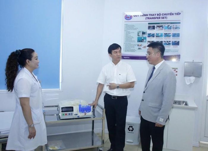 Bệnh viện Bạch Mai chuyển giao kỹ thuật lọc màng bụng cho Bệnh viện Hữu nghị Việt Tiệp - Ảnh: Cổng TTĐTHP