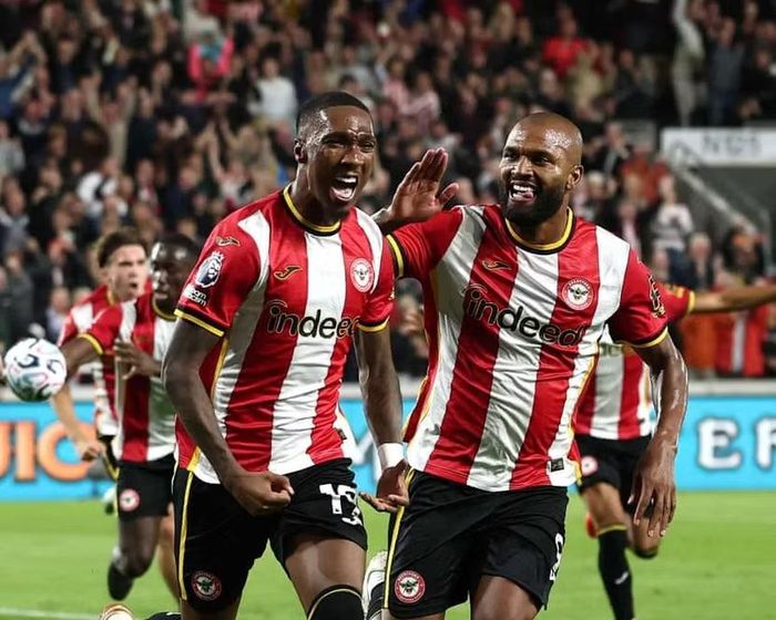 Brentford khiến Chelsea thua bẽ bàng (Ảnh: The Guardian)