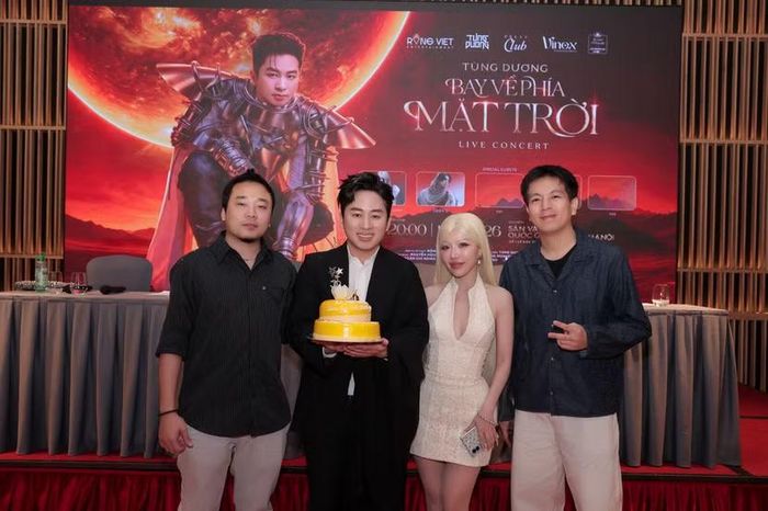 Tùng Dương đón tuổi mới trong ngày công bố live-concert “Bay về phía mặt trời”