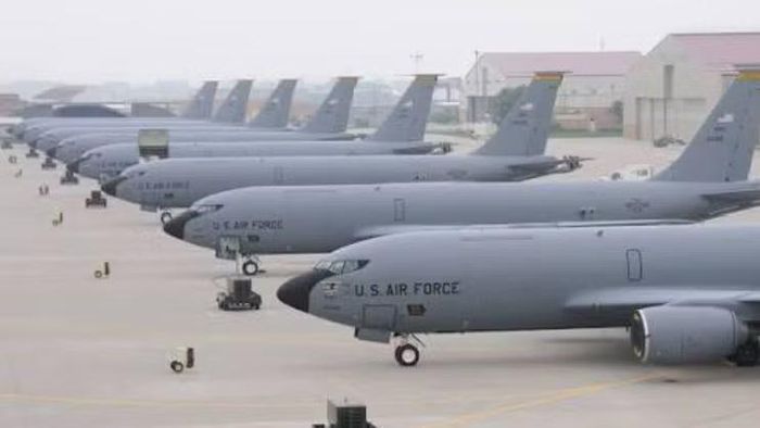 7 máy bay tiếp dầu KC-135 bị phá hủy hoặc hư hỏng, trong đó 5 chiếc trúng hỏa lực khi đang đỗ tại một sân bay quân sự ở Arab Saudi. Một vụ va chạm giữa 2 KC-135 tại Iraq khiến 6 binh sĩ thiệt mạng.