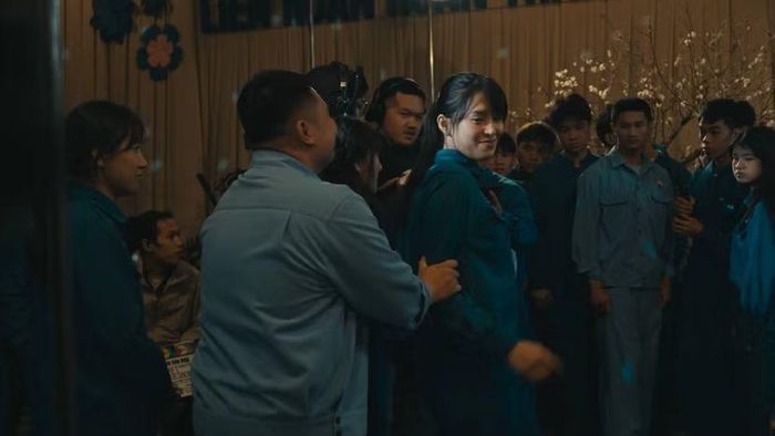 Những nụ cười thoải mái sau những cảnh quay