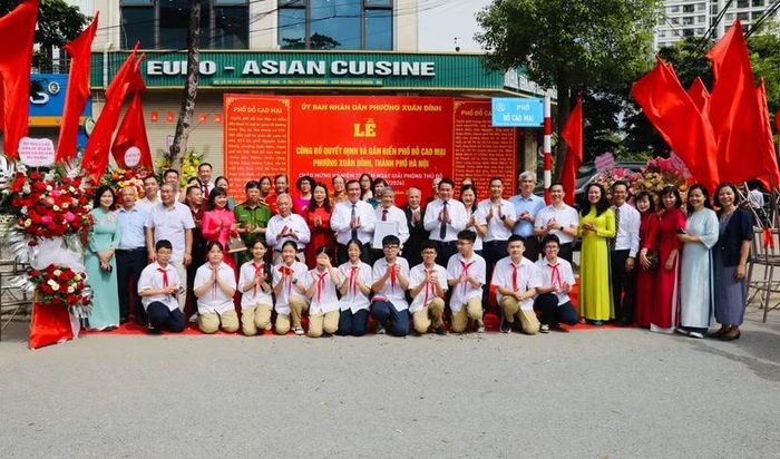 Đảng bộ, chính quyền và nhân dân phường Xuân Đỉnh chung vui với đại gia đình danh nhân Đỗ Cao Mại