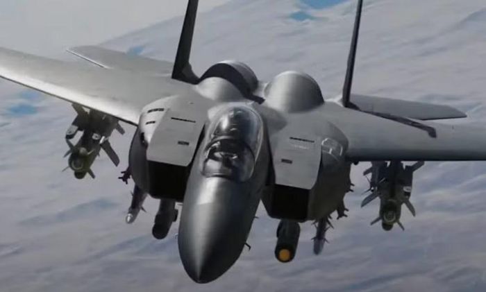Chiếc F-15E mang hô hiệu Dude 44 nhanh chóng mất khả năng bay. Bravo cho biết cú đánh trúng máy bay giống như bị một đoàn tàu đâm trực diện. 2 thành viên tổ bay cố kiểm soát tiêm kích nhưng nhận ra không thể cứu vãn tình hình và quyết định phóng ghế thoát hiểm.