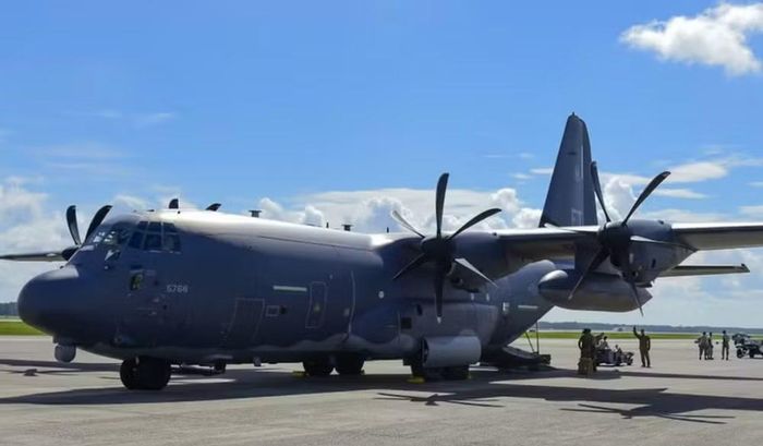 Quân đội Mỹ điều 2 máy bay vận tải MC-130J cùng trực thăng Little Bird trở lại Iran.