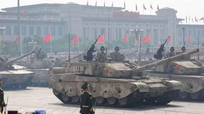 Nhưng nguồn cung cấp năng lượng của máy gia tốc, cũng như cho toàn bộ xe tăng, phải được đảm bảo bởi một lò phản ứng hạt nhân sử dụng chất làm mát bằng kim loại lỏng với công suất 10 MW, có thể tích lên đến 2 m3.