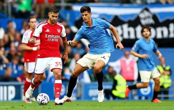 Arsenal bỗng lép vé hoàn toàn trước Brighton (Ảnh: The Guardian)