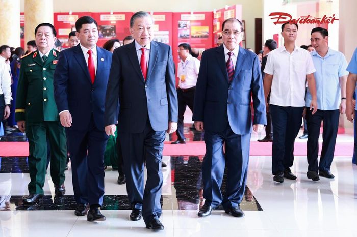 Tổng Bí thư, Chủ tịch nước Tô Lâm dự lễ công bố thành lập thành phố Bắc Ninh và đón nhận Huân chương Lao động hạng Nhất. Ảnh: Quang Vinh