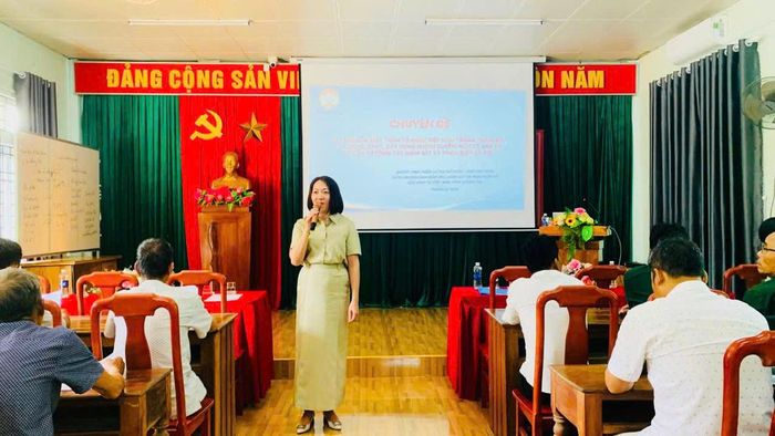 Tập huấn công tác giám sát cho cán bộ Ban công tác Mặt trận thôn thuộc xã Ba Lòng, Tà Rụt
