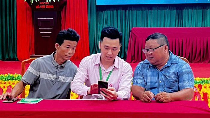 Tại Thái Nguyên, ứng dụng số đang được triển khai tới các Tổ trưởng Tổ tiết kiệm và vay vốn, giúp cập nhật, quản lý thông tin khoản vay nhanh chóng, chính xác hơn.