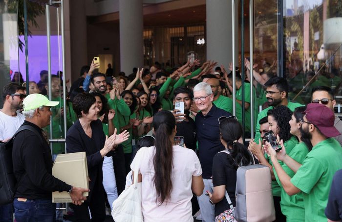  Tim Cook trong lễ khai trương cửa hàng bán lẻ Apple đầu tiên tại Mumbai, Ấn Độ, ngày 18/4/2023. Ảnh: Reuters. 