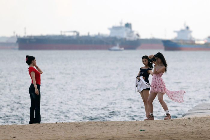 Du khách quốc tế khám phá Singapore năm 2025. Ảnh: Reuters.