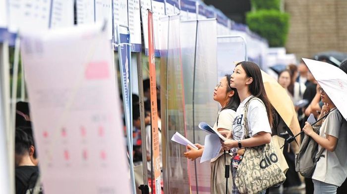 Giới trẻ Trung Quốc lựa chọn phương án "làm 1 ngày, nghỉ 3 ngày" để đối phó với thị trường lao động cạnh tranh khốc liệt. Ảnh minh họa: China Daily.