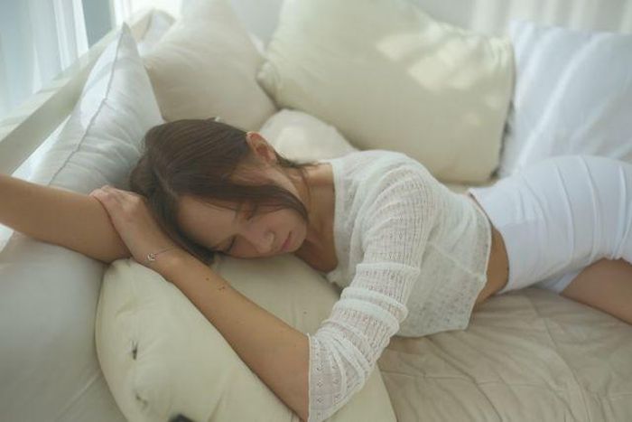 Cơn buồn ngủ ập đến vào cuối buổi chiều là điều bình thường, nhưng theo chuyên gia, đây lại là thời điểm không nên chợp mắt. Ảnh: Pexels.