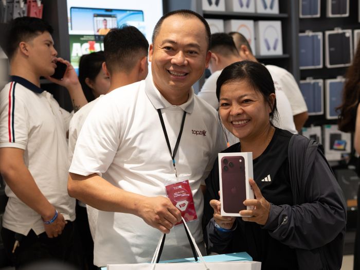 CEO DMX tại sự kiện mở bán iPhone 18 Pro trên đường Hàm Nghi, TP.HCM.