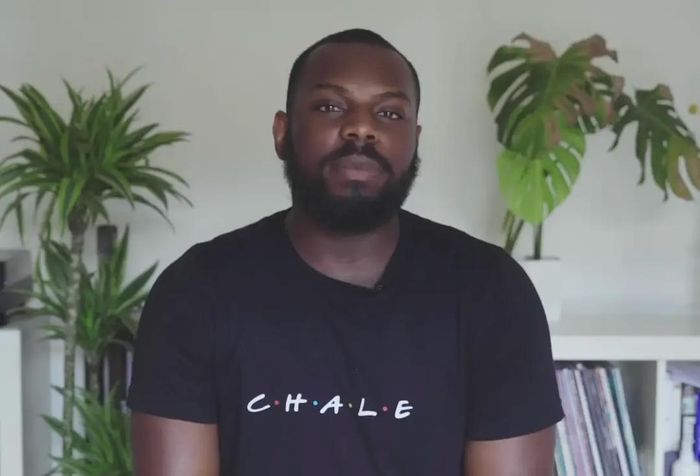  Ngoại hình hiện tại của Kayode Ewumi. Ảnh: BuzzFeed UK/YouTube. 