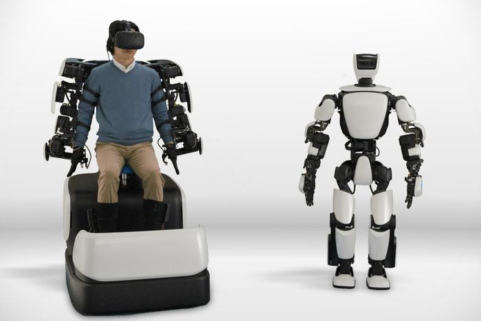Toyota từ lâu đã đầu tư vào lĩnh vực robot hình người. Vào năm 2017, tập đoàn đã ra mắt robot T-HR3, vốn có khả năng mô phỏng những chuyển động phức tạp của con người.