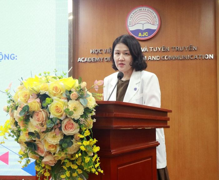 Bà Sinwon Park, Giám đốc Văn phòng Tổ chức Lao động quốc tế ILO Việt Nam phát biểu tại Tọa đàm. Ảnh: Học viện BC&TT