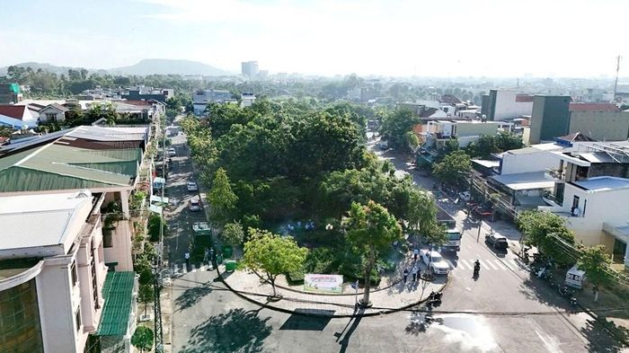 Công viên An Dương Vương được chỉnh trang, vệ sinh nhằm tạo không gian xanh, sạch, đẹp