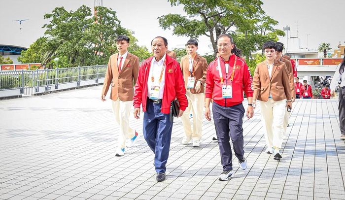 Chủ tịch Uỷ ban Olympic Việt Nam Nguyễn Văn Hùng thăm Đoàn Thể thao Việt Nam