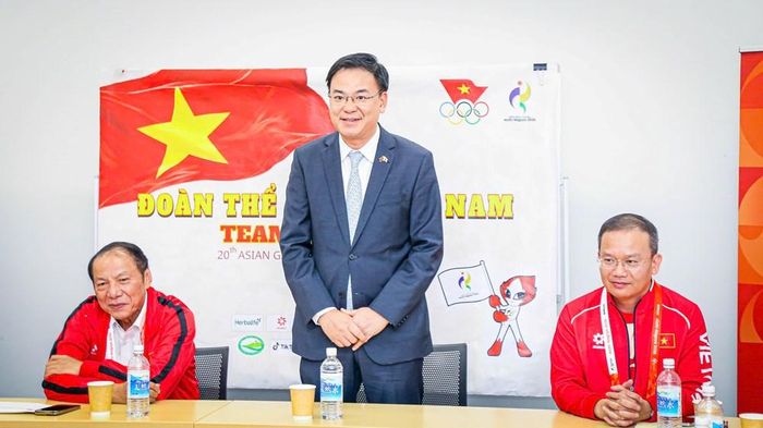 Đại sứ đặc mệnh toàn quyền Việt Nam tại Nhật Bản Phạm Quang Hiệu phát biểu tại buổi gặp mặt