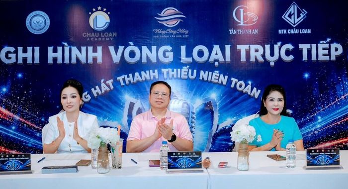 Ban Giám khảo cuộc thi
