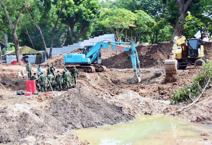 Lực lượng làm nhiệm vụ tiếp tục đào mở rộng, thăm dò tại Công viên Lê Thị Riêng