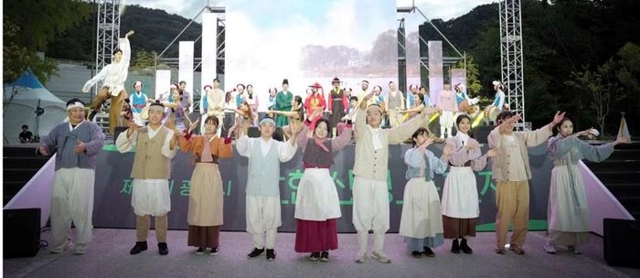 Chương trình thể hiện tình hữu nghị giữa hai bên